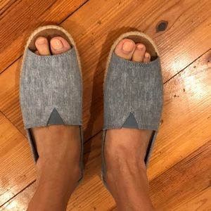 Tom shoes barely worn